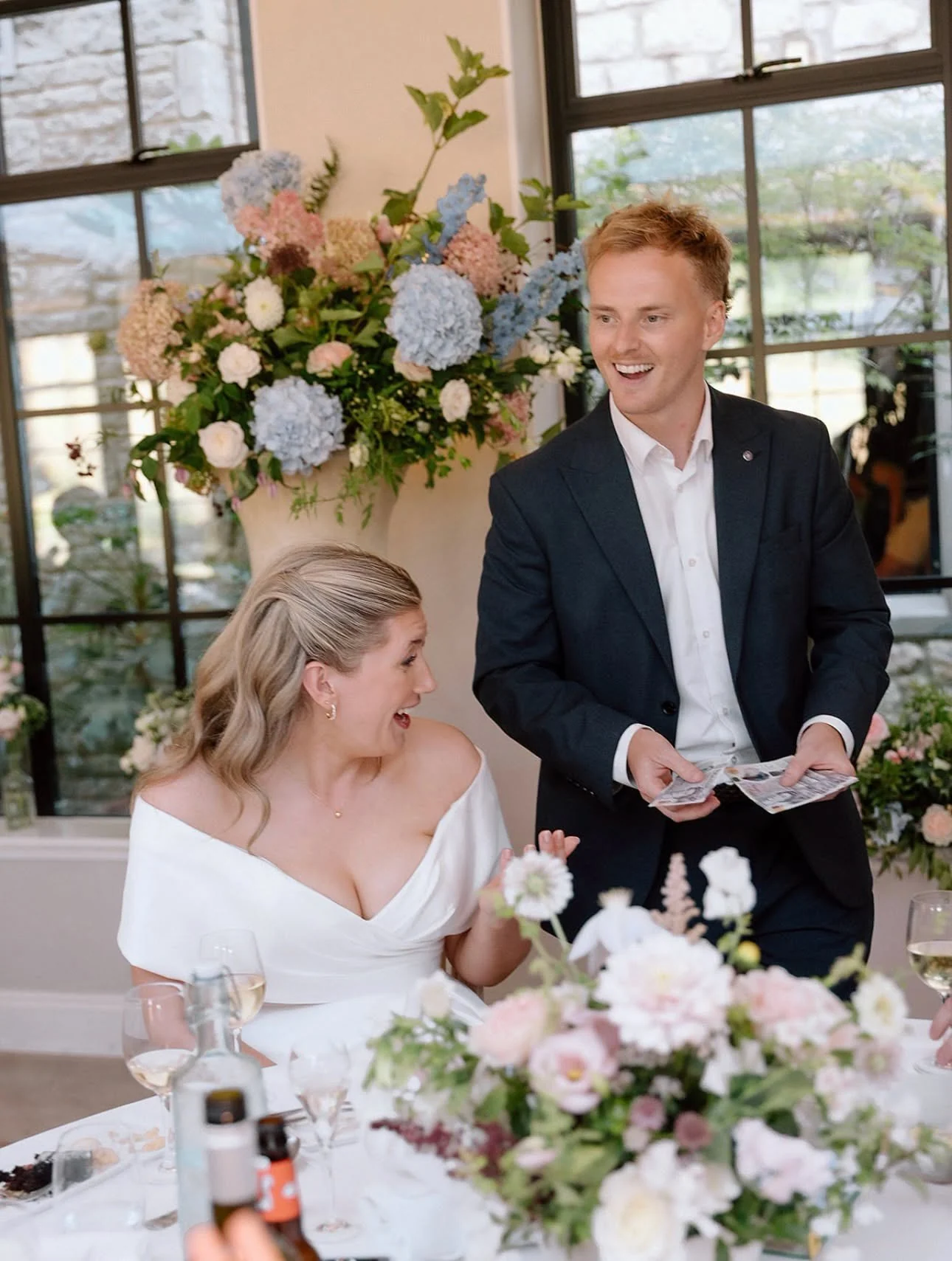 Ben performing close-up magic for a bride at her wedding breakfast